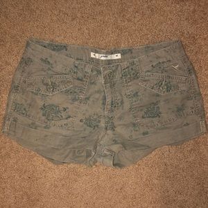 Junior’s printed beige shorts